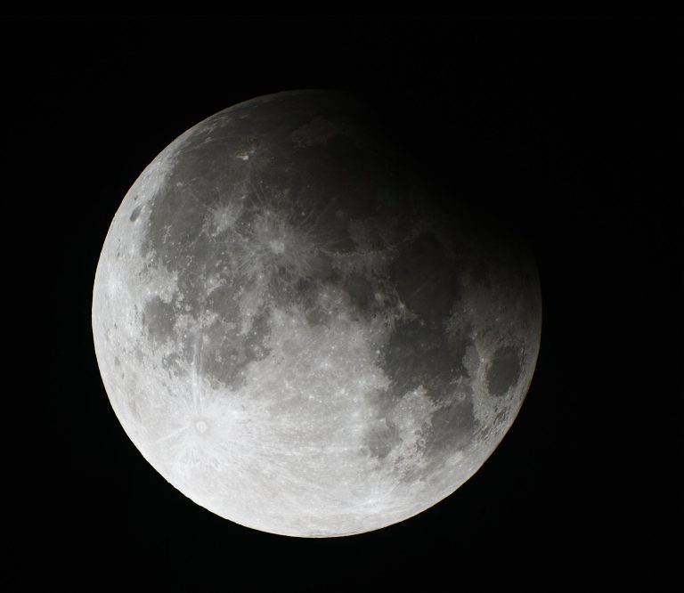 Eclipse 18 septembre Drapeaud OUV-66ea