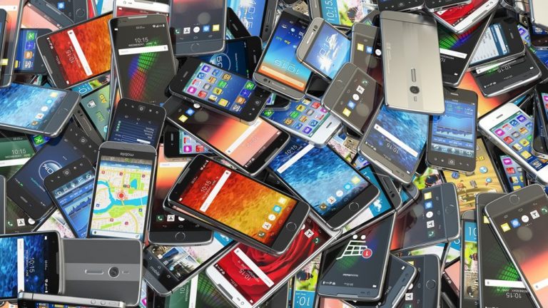 Choose,Mobile,Phone.,Heap,Of,The,Different,Smartphones,With,Different