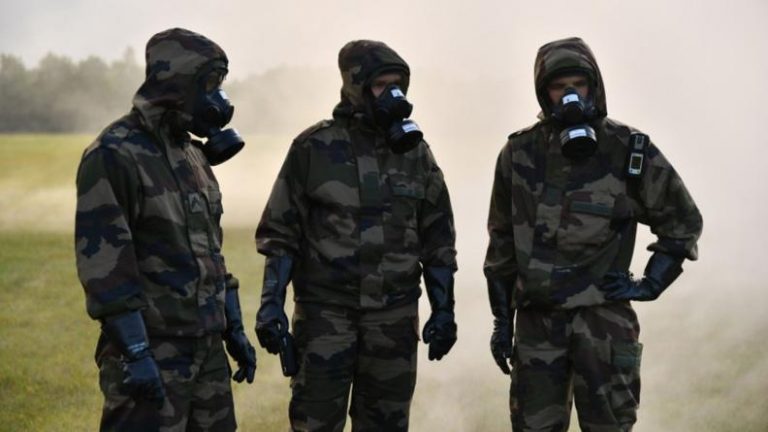 Tenue-theatre-européen-tenue-outre-mer